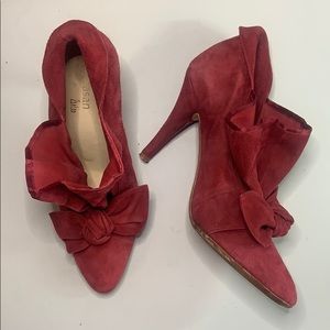 Te Casan Limited Edition red suede heels sz 39